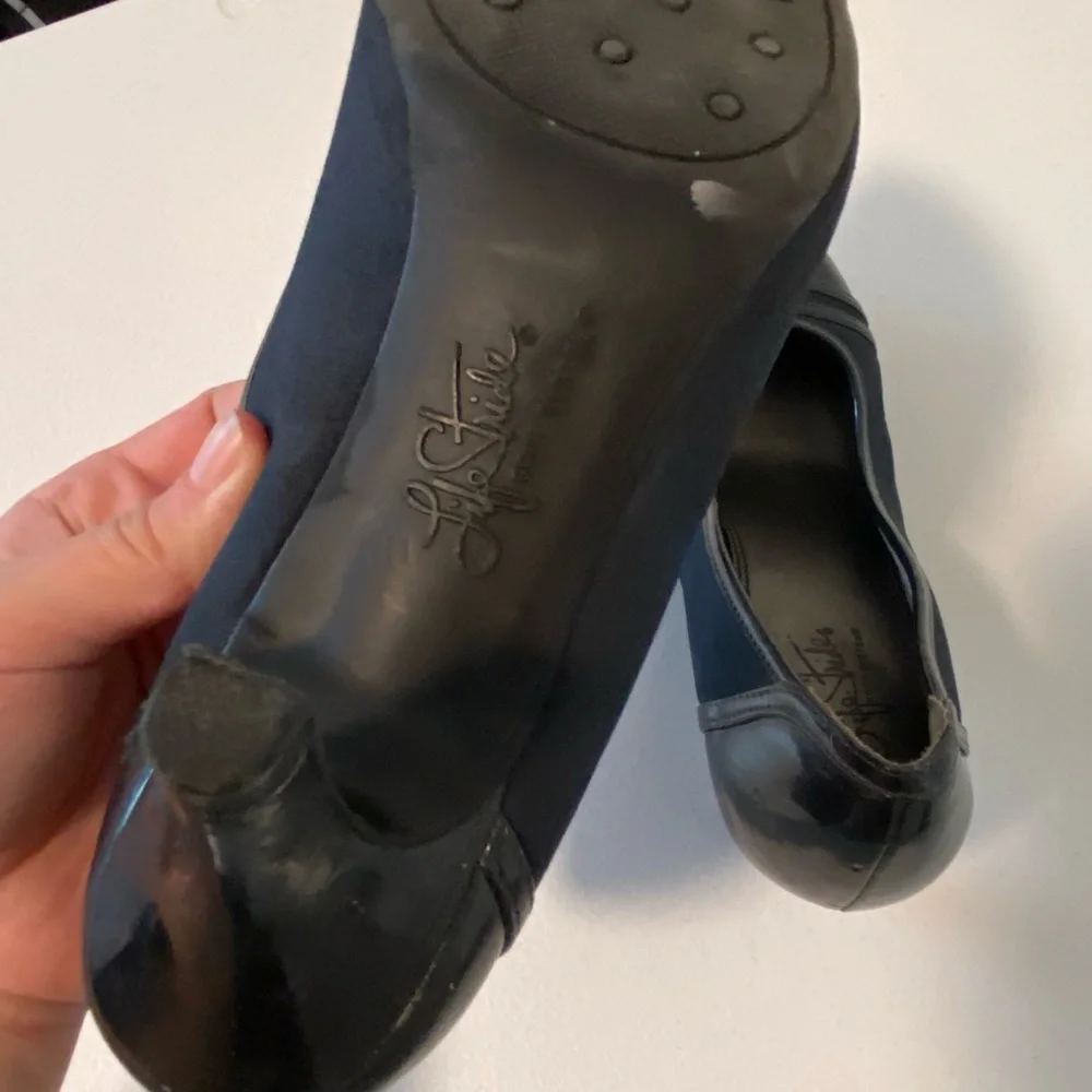 Life Stride Soft System women’s Petunia navy blue faux leather pump heels size 8